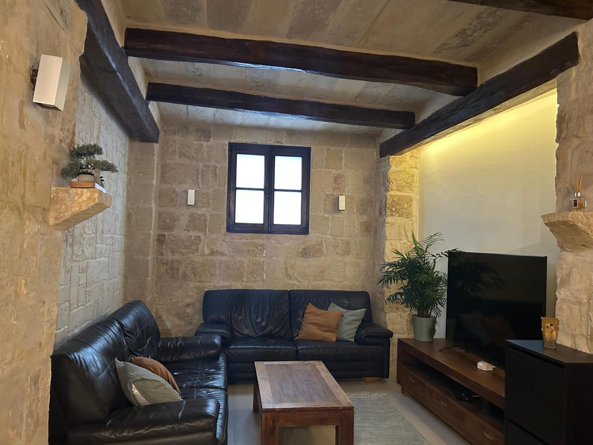 Appartement Traditional House Of Character With Terrace - Central, Cozy & Calm à Birkirkara Extérieur photo